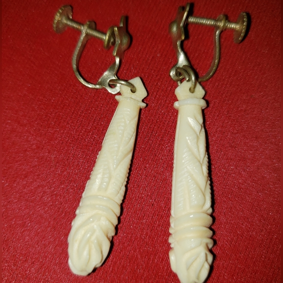 Vintage bone drop earrings. - Picture 2 of 3